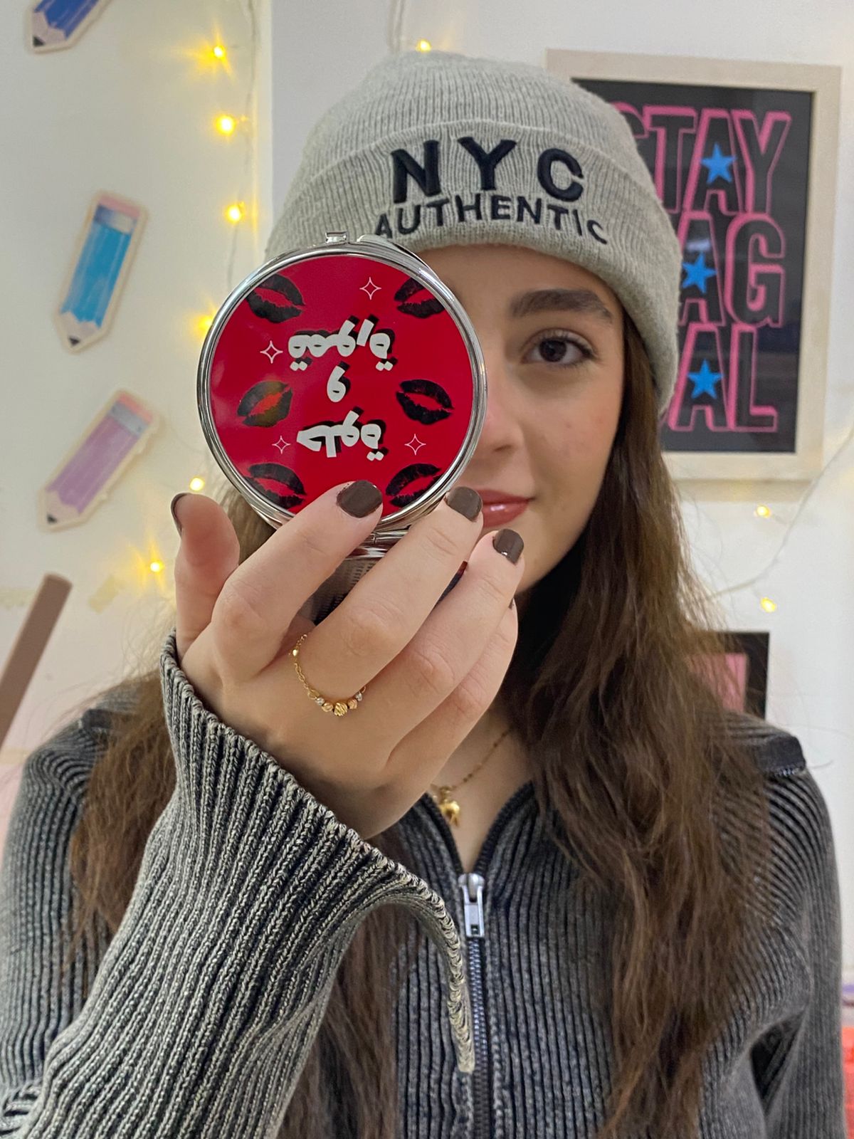 Helwe w amoura Pocket Mirror